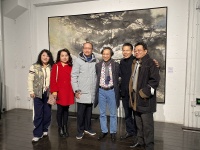 在油画布上作东方水墨，旅法40载的他时隔三年再度来沪办展