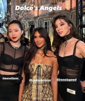 孙娜恩在时装周上与卡戴珊合照，乍一看没认出来