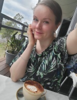 前TVB外国女艺人晒夫妻合影庆结婚6周年 如今与老公儿子定居外国