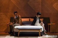 当年王耀庆在家打4个月游戏，女房东来收租，他说：做我女朋友？