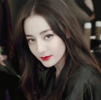 女星离开美颜后怎么样？看到热巴和杨颖，明白她们为何能当明星了