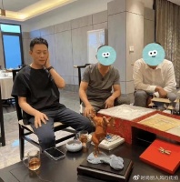 张译终于露面了！和朋友聚餐容貌好憔悴太心疼，头发凌乱还有胡渣