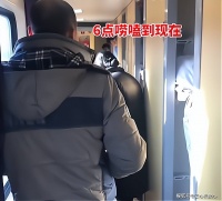 女子火车上太能唠嗑，惹邻座大叔急眼：实在受不了！