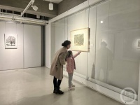 父子隔空以画“对话” 王琦、王炜木刻风景版画展开幕