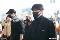 昨日偶遇两人一起逛街，今天两人已经一同出发巴黎时装周了……