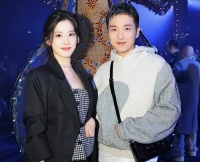 留学生嫁大19岁大叔，如今丈夫坐拥千亿，回家还负责做饭给她吃