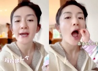 张杰岳父岳母外出聚餐，岳母皮肤白皙紧致状态好，五官和谢娜超像