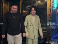 这就是演员上下班的差别吧！