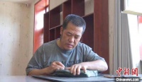 带着“石头”搬迁 戈壁滩上“雕刻”致富路