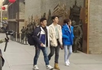 婚变风波后吴奇隆首亮相！1米73身高被质疑，与1米65女星不相上下