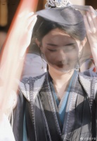 赵丽颖沈璃饭拍路透图，黑纱遮面好有氛围感！