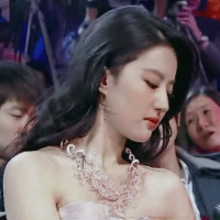 刘亦菲的美照信手拈来，无论哪个角度，无论何时何地……