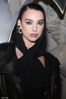 啪姐新恋情曝光 和新男友在巴黎时装周牵手离开