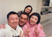 郭蔼明与刘青云约会被偶遇，被赞身材好，礼貌低调超亲民