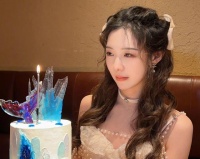 王思聪为网红庆生送40万名酒！胖到没脖子，引起网友热议