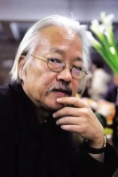 多多：对存在与虚无的诗性沉思，是为了治愈历史创伤