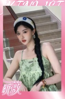 女明星吊带裙造型！甜辣风格可盐可甜，氛围感绝了，展现完美身材