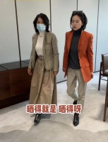 央视美女主持约见董明珠，后者生病初愈显憔悴，二人搂抱似姐妹