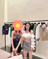 谁不想偶遇呀，这身材这颜值也太绝了吧，夏日氛围感扑面而来！
