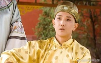 谁说年龄大了不能装嫩，看看李楠，奔四的年纪成功出演十四岁少年