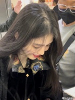 啊？韩素希的发缝也这样？我好像突然没那么焦虑了……