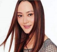 她曾是知名演员，后嫁3婚老公，却在丈夫重病选择离婚