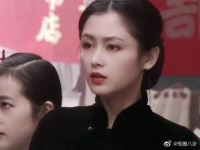 她美的何止是侧脸，简直是浓缩了男人一个世纪的梦想