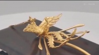老人拿着祖传的凤钗鉴宝，专家鉴为赝品，老人：你知道我祖上何人