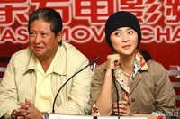 她18岁同居梅艳芳男友，又穷追赵文卓，20岁未婚生子至今单身