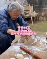 当你老了，什么样的日子最好？跟老伴相扶相牵陪伴到老！
