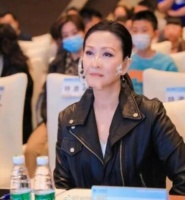 52岁陈慧珊近况曝光，读博士8年未毕业，立志当教育工作者