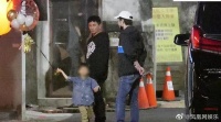 吴奇隆与儿子为刘诗诗庆生