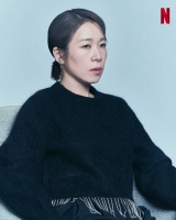 因精英气质和忧郁眼神走红的郑成日……