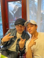 欧弟晒与汪涵合照，“好久不見跟大哥吃飯聊天～”