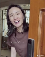 李亚鹏娇妻全素颜照曝光，眼角皱纹显老气，被指不如王菲年轻