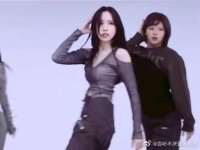 mina瘦了哎，而且跳舞好棒，练习室眼睛就盯着她看