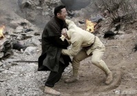 他拍起戏来如痴如醉，妻子消失都未能察觉，努力多年仍没有回报