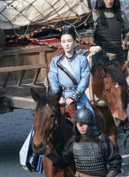 Angelababy相思令骑马路透，男装也太飒了吧……