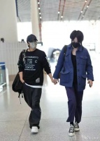 王菲疑陪同谢霆锋赴港参加活动，被曝双双回京，两人感情真好