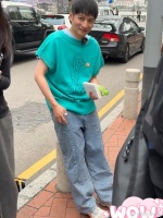 有网友在澳门街头偶遇李维嘉，好瘦啊！