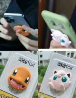 网友发现王凯和谭松韵在拍戏期间使用同款手机支架