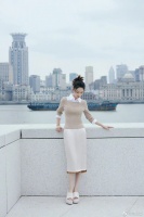 李沁这组照片好好看啊，时尚简约大气，完美的线条，爱了爱了