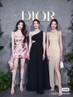 网红和女明星合照翻白眼被网友怒喷！刚刚回应