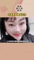 53岁演员李菁菁离婚后首发近况，瘦了28斤