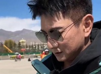 吴奇隆现身西藏布达拉宫，真实皮肤状态曝光，引起网友热议