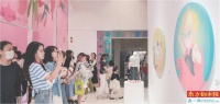 艺术家郝朗举办个展 卡通风格绘画吸引年轻粉丝