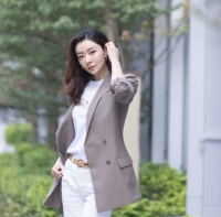 熊黛林夫妇带女儿们去主题乐园游玩  一家四口一起开心玩娱乐设施