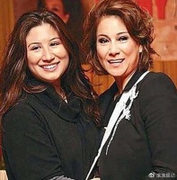 丈夫已离世4年，她却为亡夫生女，独自抚养成人，如今亭亭玉立