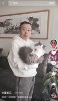 被传全家移民美国？66岁潘长江本人回应：移哪里？这是我的根，我哪都不去！