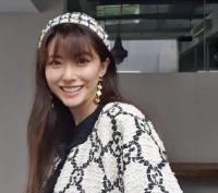恭喜！香港知名女星物业公司成功上市，被大19岁富豪丈夫宠上天